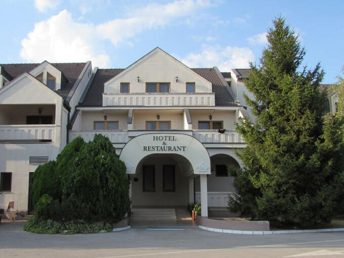 KOVILOVO RESORT SPORTSKA HALA PADINSKA SKELA